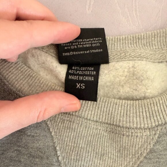 Rare! Universal exclusive Hufflepuff sweater size XS - Picture 5 of 6